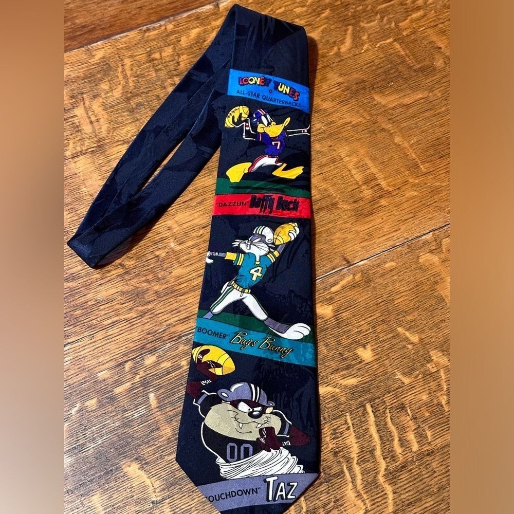 Looney Tunes All-Star Quarterbacks Football Mens Neck Tie Bugs Taz Navy‎